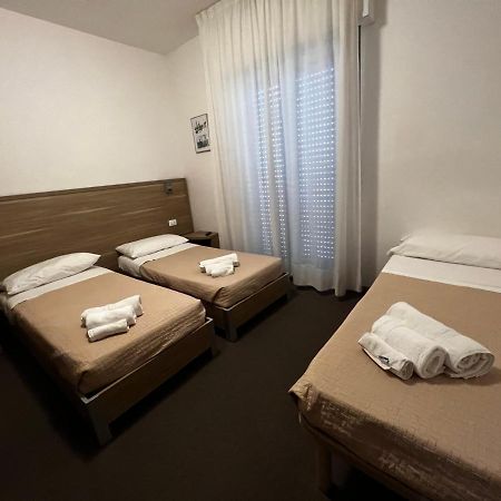 Hotel Trieste Riccione Bagian luar foto