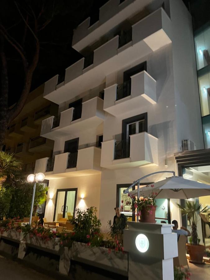 Hotel Trieste Riccione Bagian luar foto