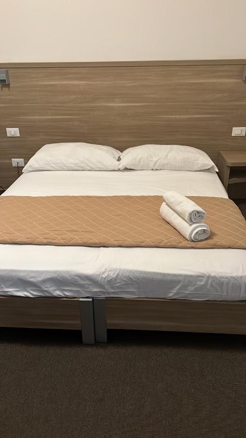 Hotel Trieste Riccione Bagian luar foto