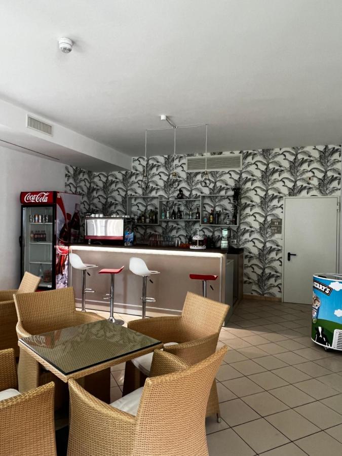 Hotel Trieste Riccione Bagian luar foto