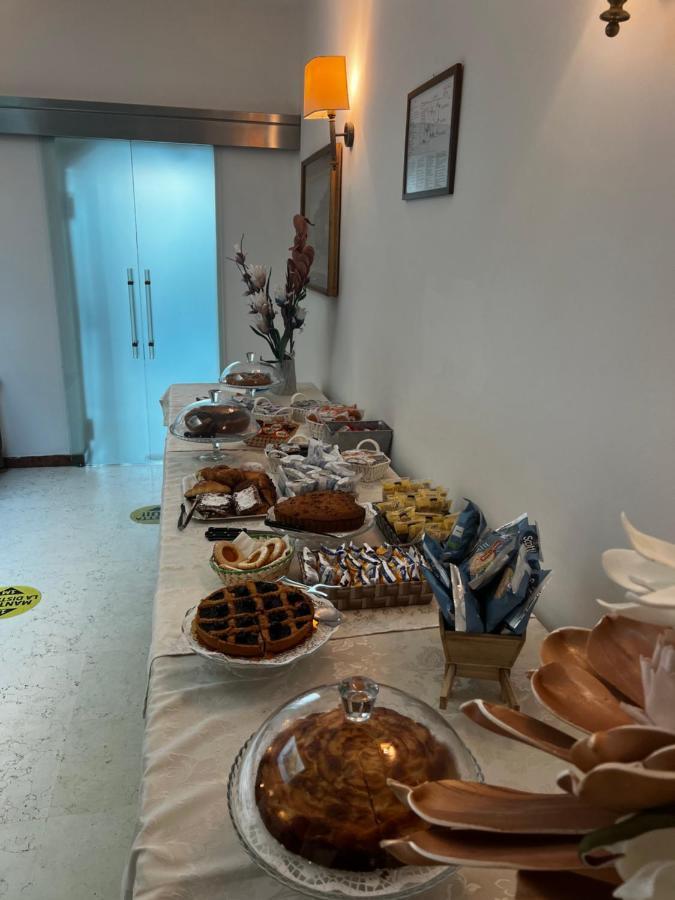 Hotel Trieste Riccione Bagian luar foto
