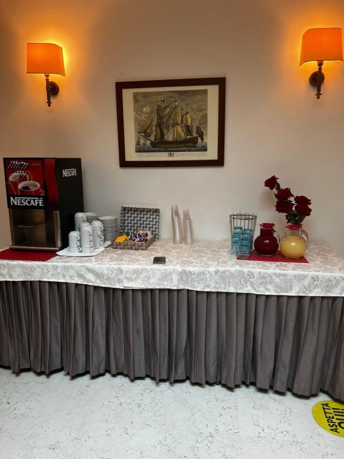 Hotel Trieste Riccione Bagian luar foto