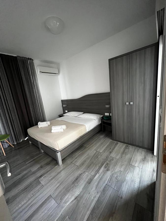 Hotel Trieste Riccione Bagian luar foto