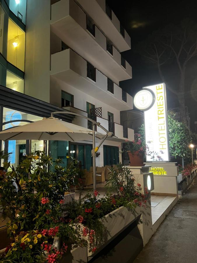 Hotel Trieste Riccione Bagian luar foto