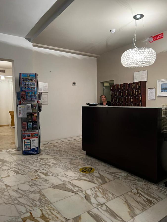 Hotel Trieste Riccione Bagian luar foto