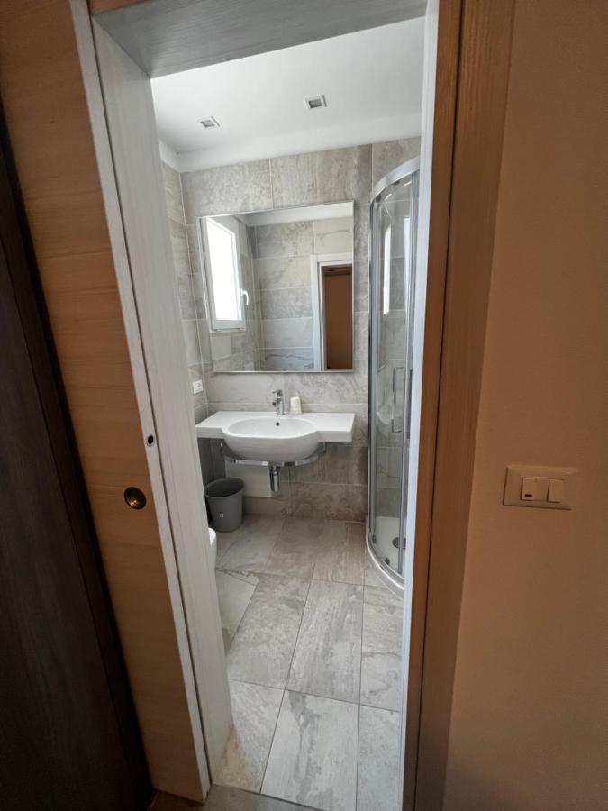 Hotel Trieste Riccione Bagian luar foto