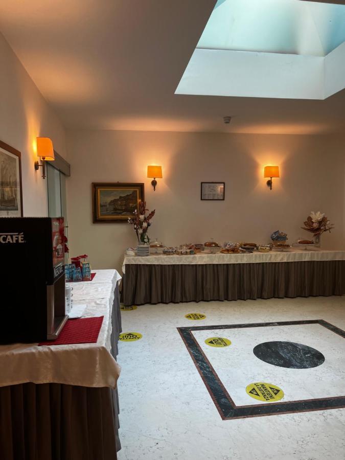 Hotel Trieste Riccione Bagian luar foto