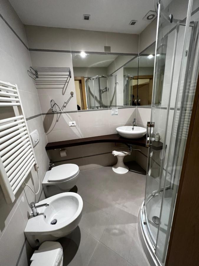 Hotel Trieste Riccione Bagian luar foto