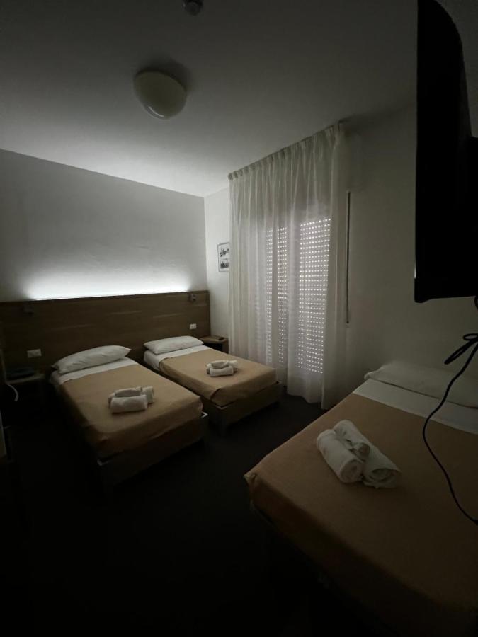 Hotel Trieste Riccione Bagian luar foto