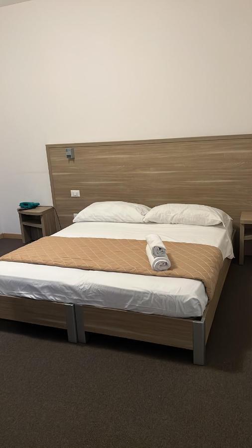 Hotel Trieste Riccione Bagian luar foto