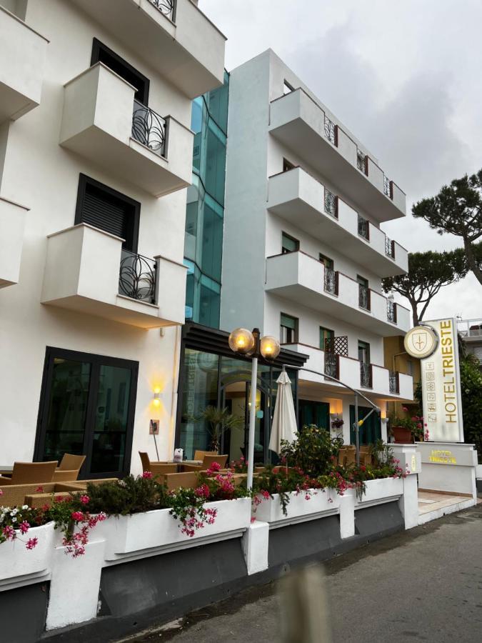 Hotel Trieste Riccione Bagian luar foto