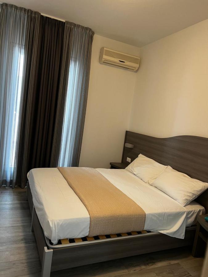 Hotel Trieste Riccione Bagian luar foto