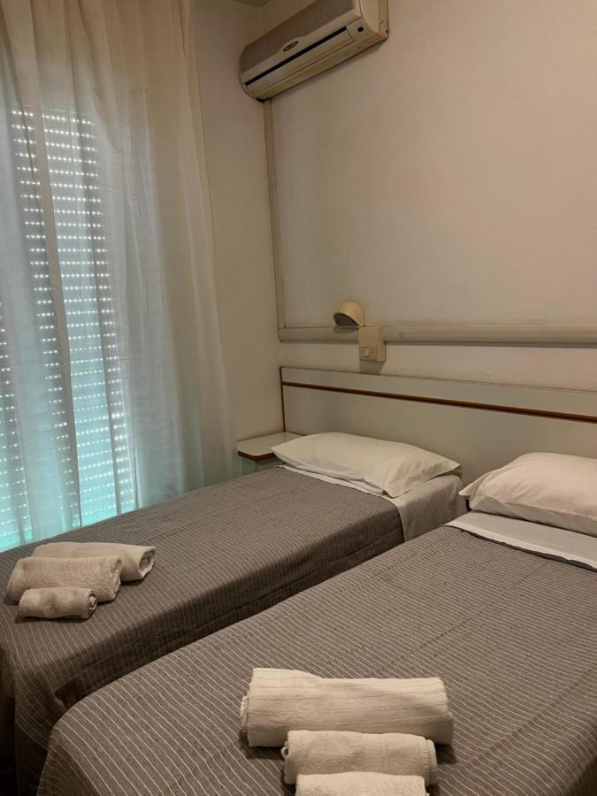 Hotel Trieste Riccione Bagian luar foto