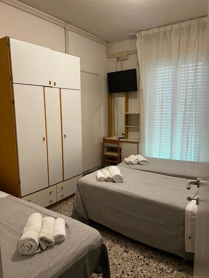 Hotel Trieste Riccione Bagian luar foto