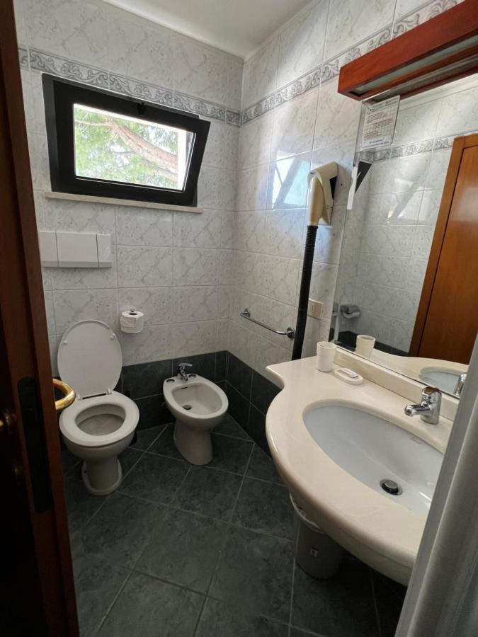 Hotel Trieste Riccione Bagian luar foto
