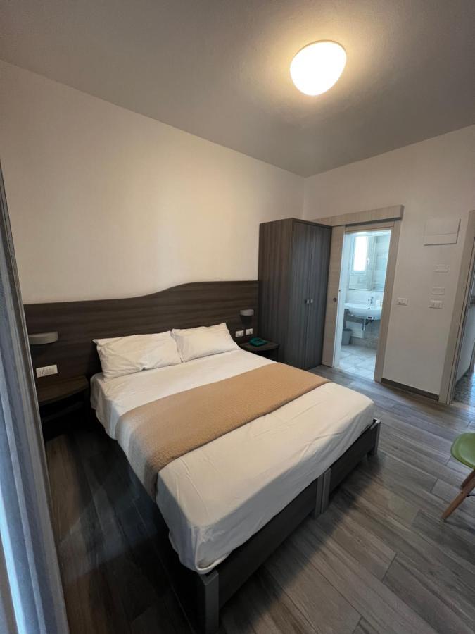Hotel Trieste Riccione Bagian luar foto