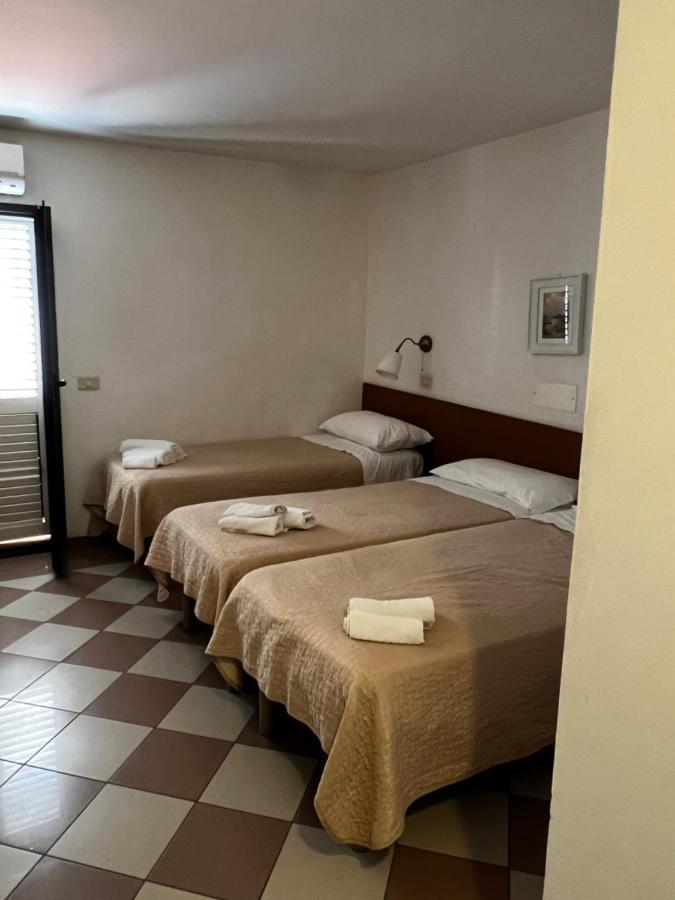Hotel Trieste Riccione Bagian luar foto