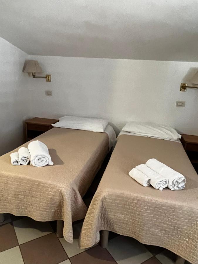 Hotel Trieste Riccione Bagian luar foto