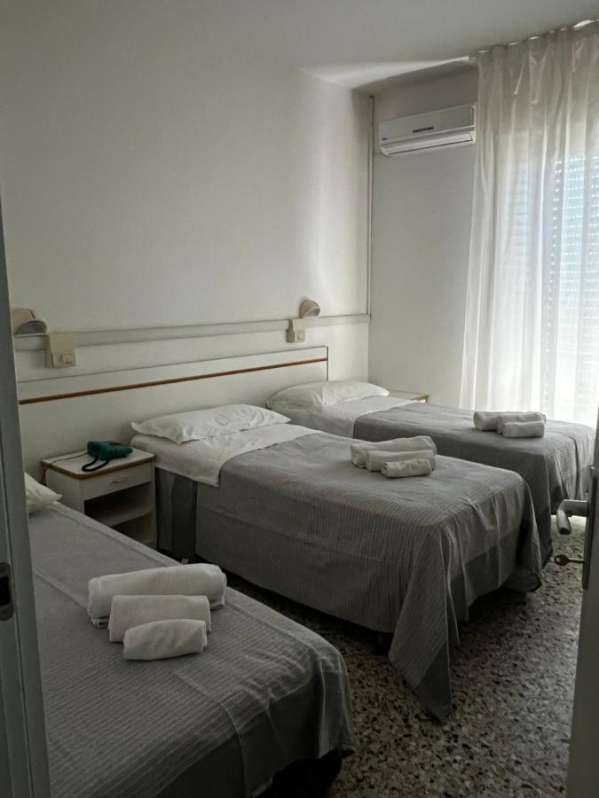 Hotel Trieste Riccione Bagian luar foto